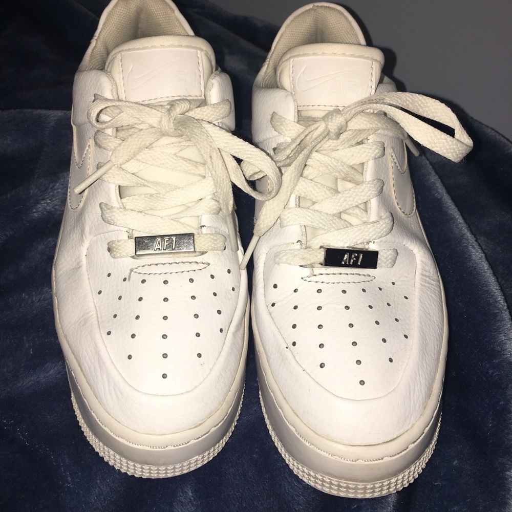 White NIKE Air Force 1 Shoes